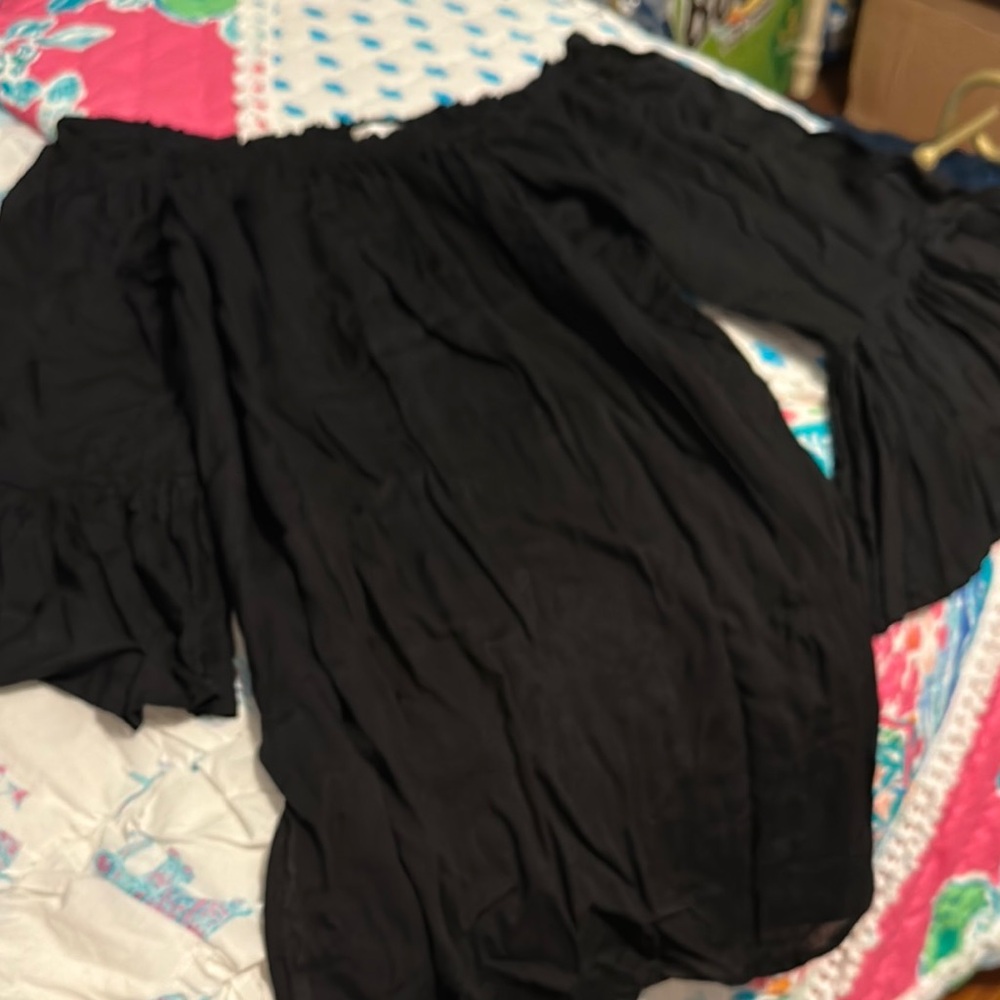 Black Off-Shoulder tunic. Flowy sleeves. Size S/M